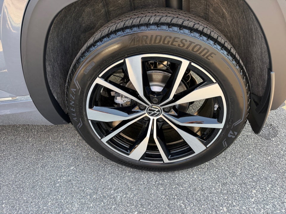 2026 Volkswagen Atlas Cross Sport SEL Premium R-Line