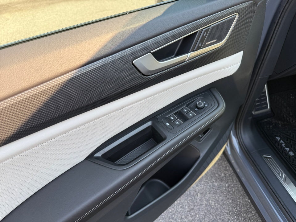 2026 Volkswagen Atlas Cross Sport SEL Premium R-Line