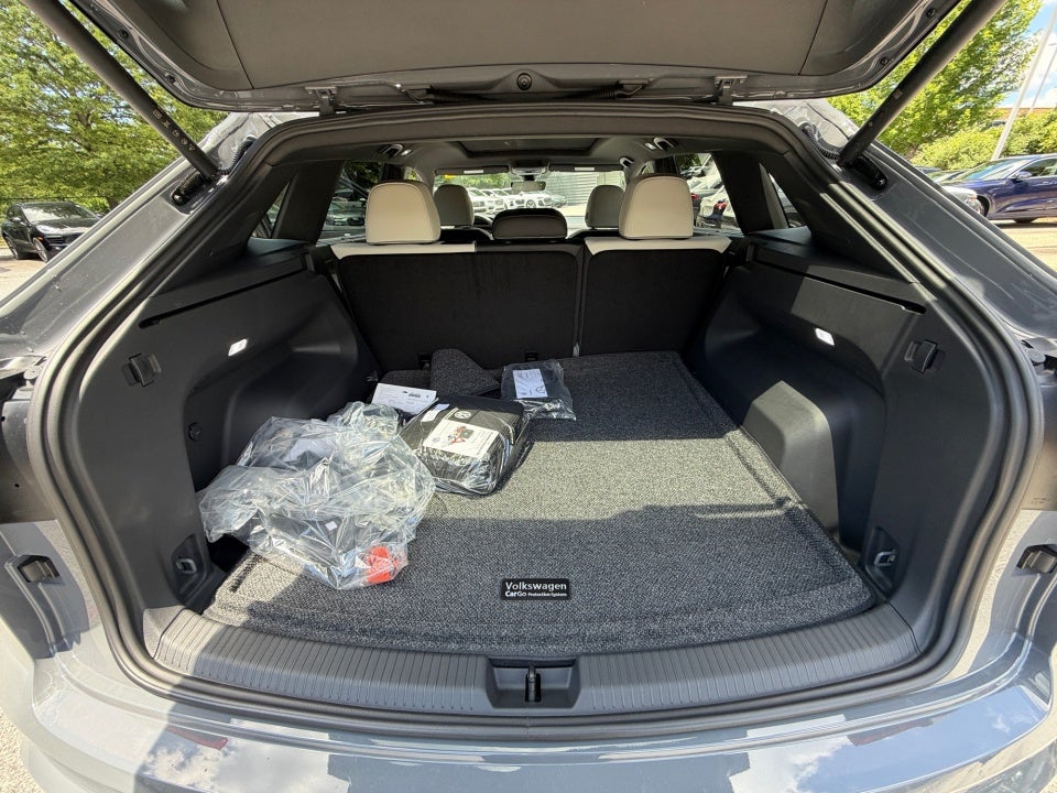 2026 Volkswagen Atlas Cross Sport SEL Premium R-Line