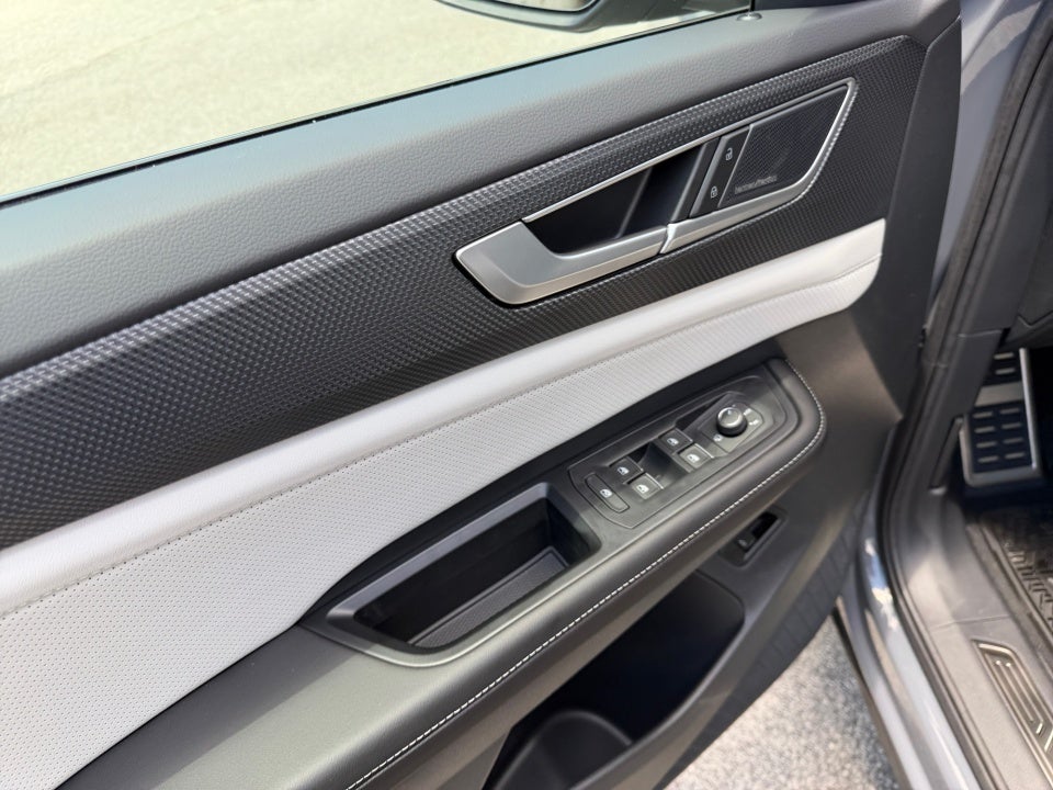 2026 Volkswagen Atlas Cross Sport SEL Premium R-Line
