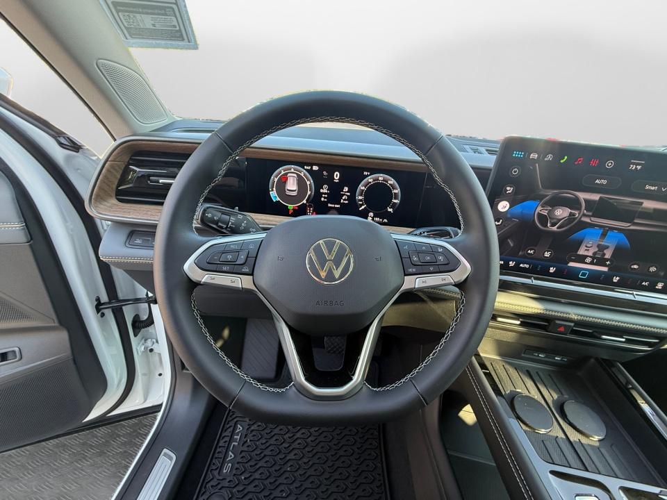 2027 Volkswagen Atlas SE w/Technology