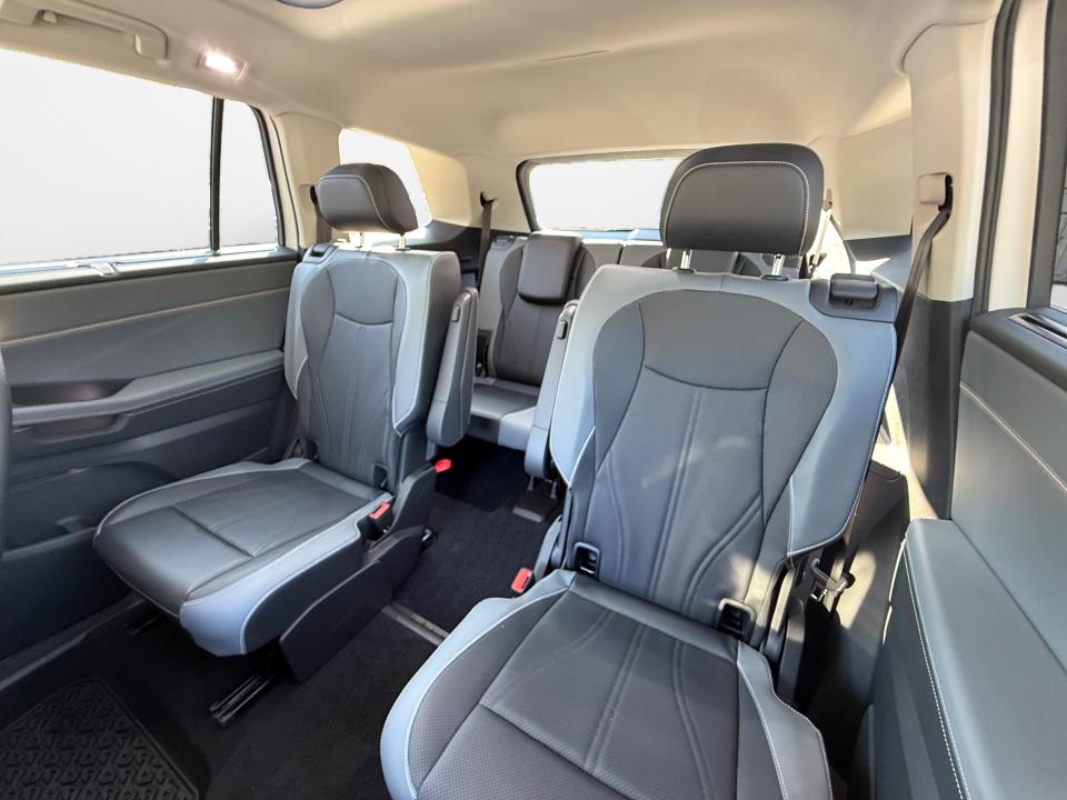 2027 Volkswagen Atlas SE w/Technology
