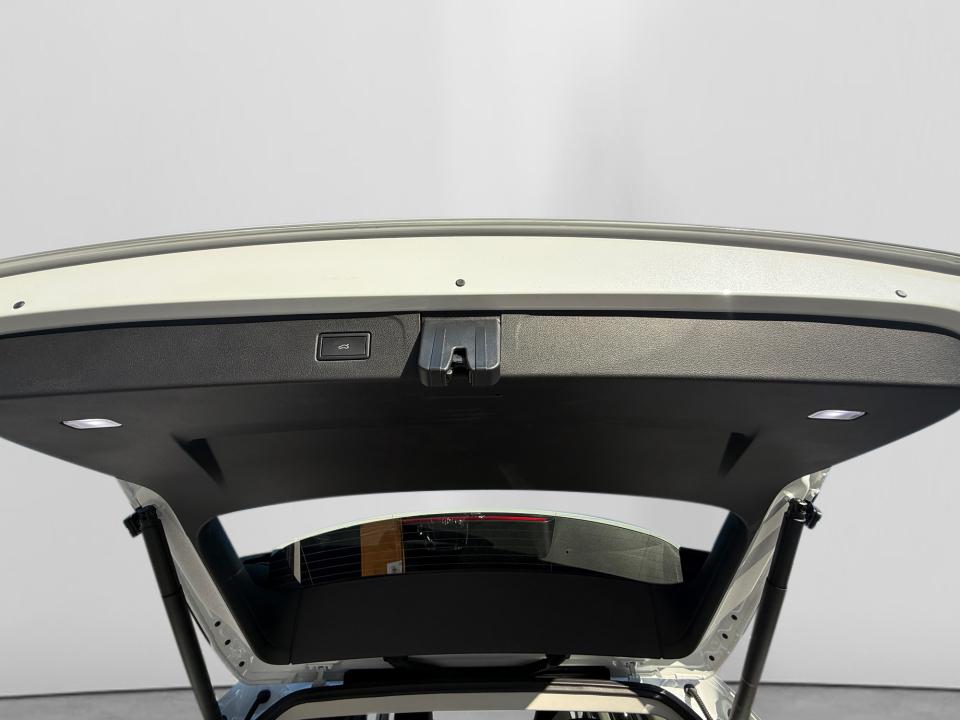 2027 Volkswagen Atlas SE w/Technology