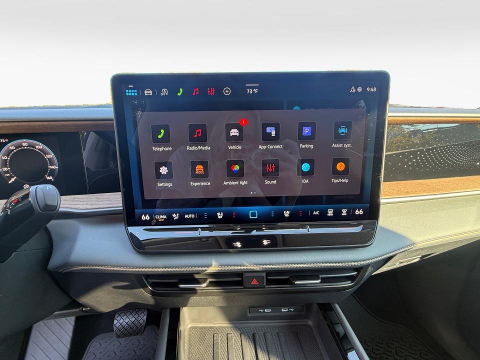 2027 Volkswagen Atlas SE w/Technology
