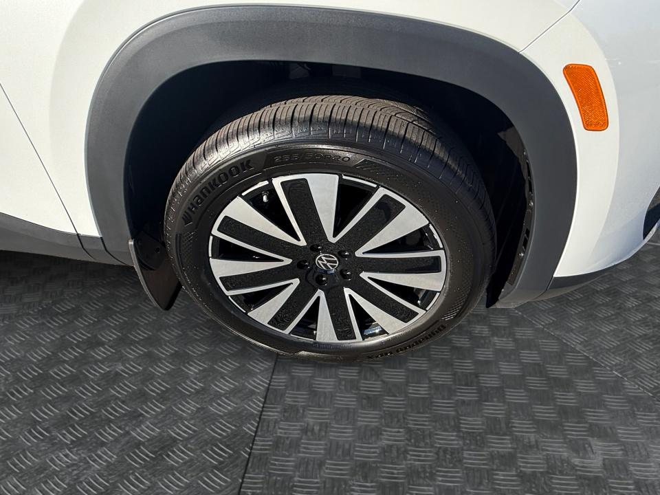 2027 Volkswagen Atlas SE w/Technology