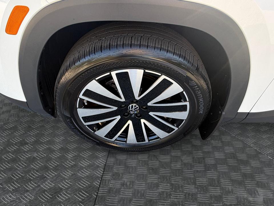 2027 Volkswagen Atlas SE w/Technology