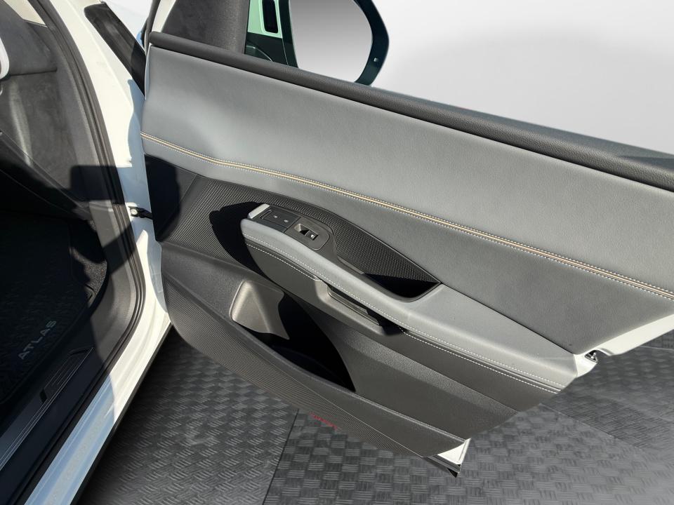 2027 Volkswagen Atlas SE w/Technology
