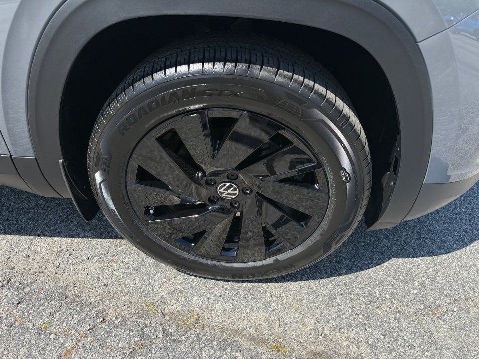 2026 Volkswagen Atlas Cross Sport SE with Technology