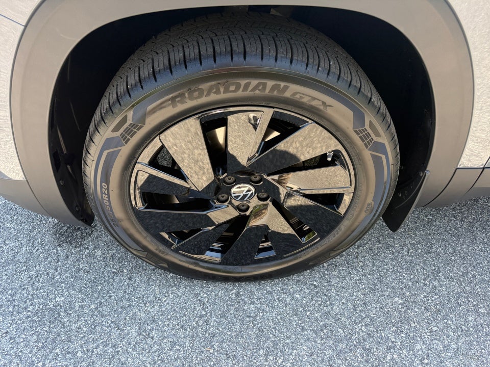 2026 Volkswagen Atlas Cross Sport SE with Technology