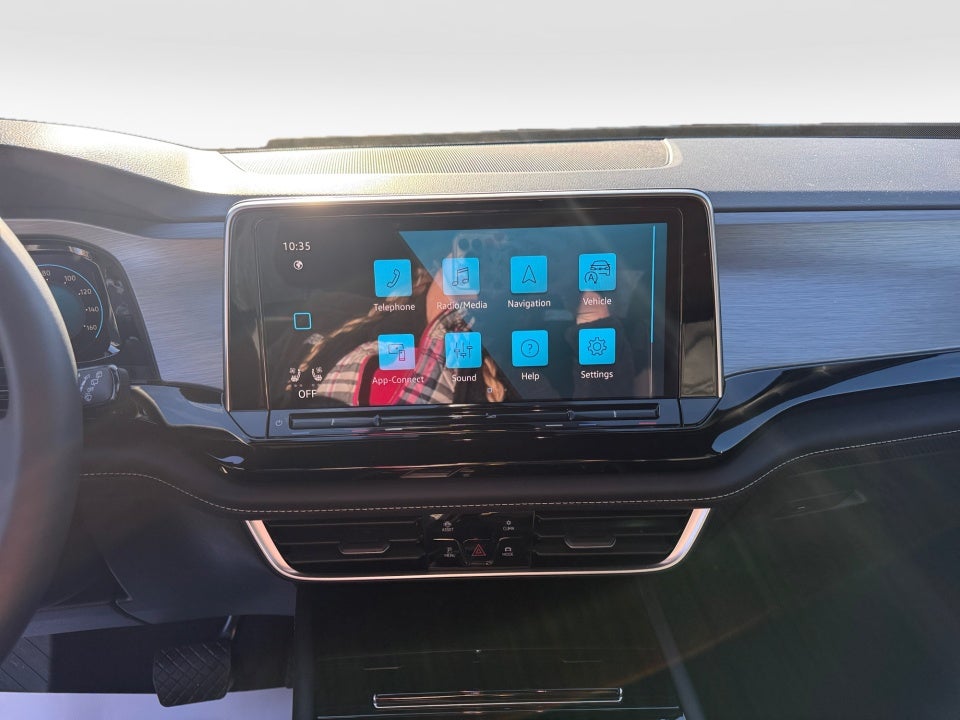 2026 Volkswagen Atlas Cross Sport SE with Technology