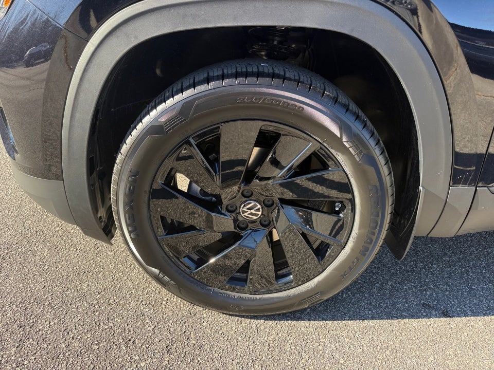 2026 Volkswagen Atlas Cross Sport SE with Technology