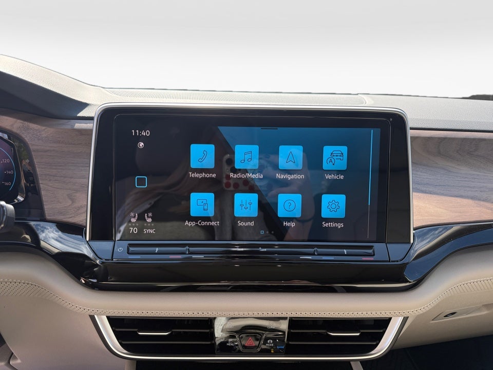 2026 Volkswagen Atlas SE with Technology