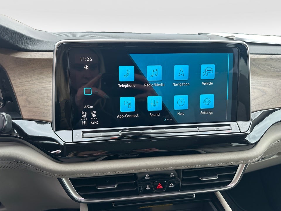 2025 Volkswagen Atlas 2.0T SE w/Technology