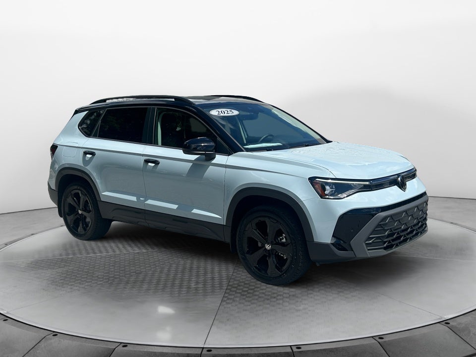 2025 Volkswagen Taos SE Black