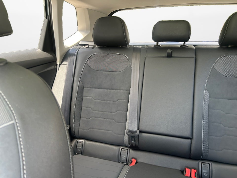 2025 Volkswagen Taos SE Black