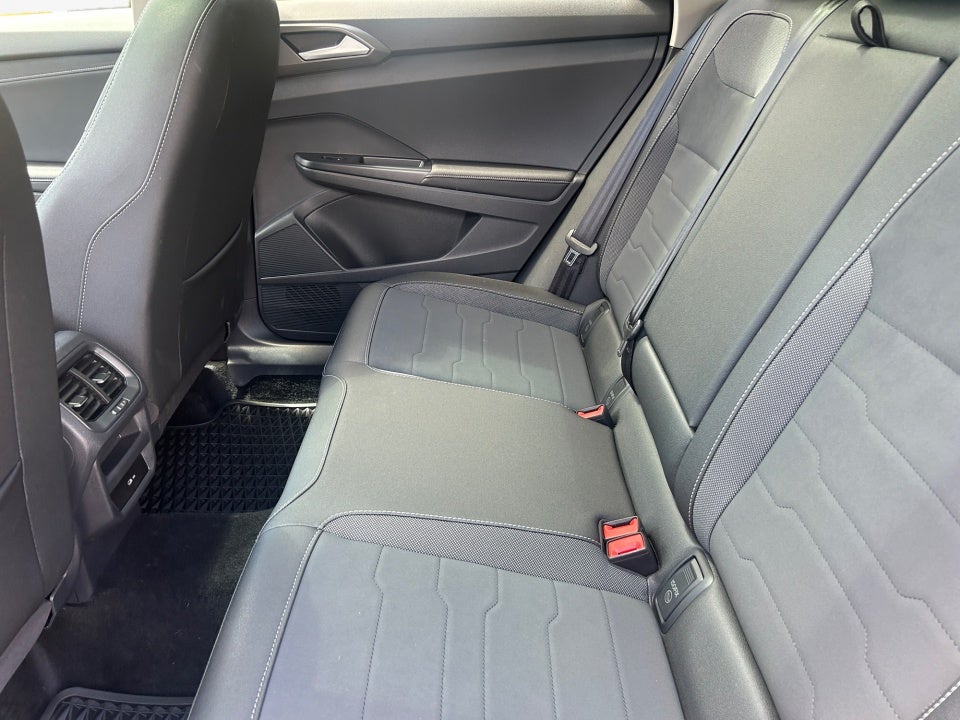 2025 Volkswagen Taos SE Black