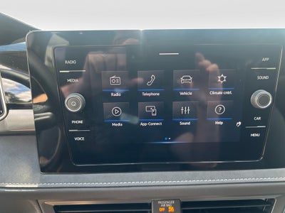 2025 Volkswagen Taos SE Black