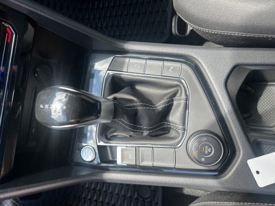 2025 Volkswagen Taos SE Black