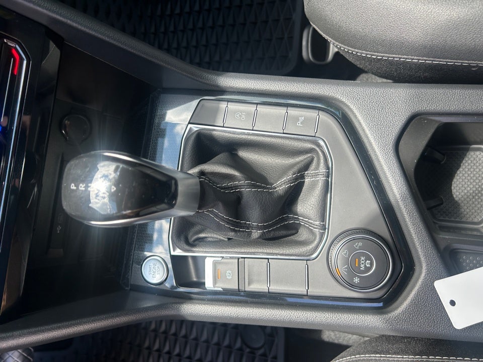 2025 Volkswagen Taos SE Black