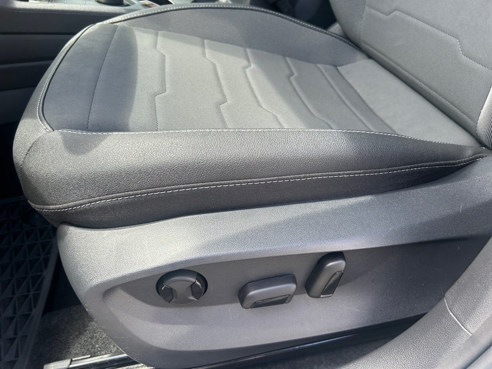 2025 Volkswagen Taos SE Black