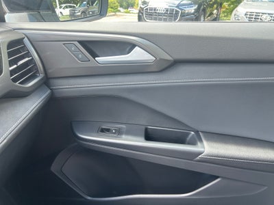 2025 Volkswagen Taos SE Black