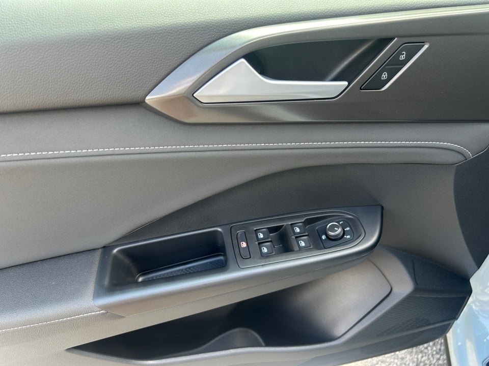 2025 Volkswagen Taos SE Black