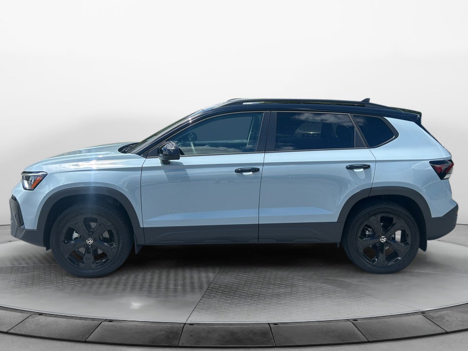 2025 Volkswagen Taos SE Black