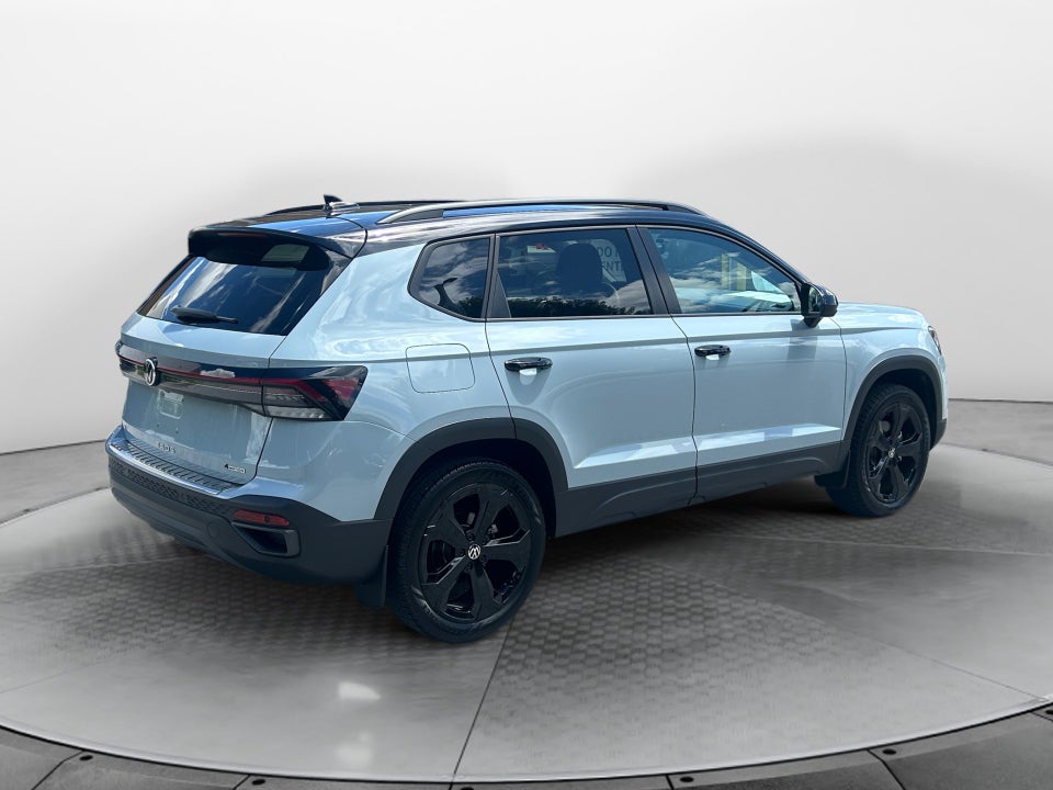 2025 Volkswagen Taos SE Black