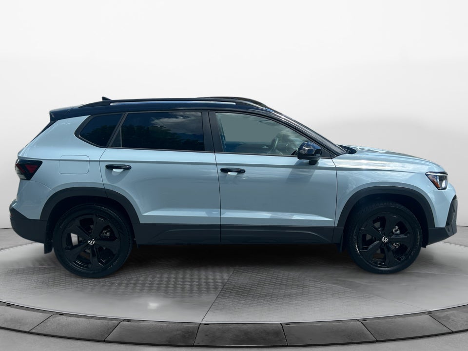 2025 Volkswagen Taos SE Black