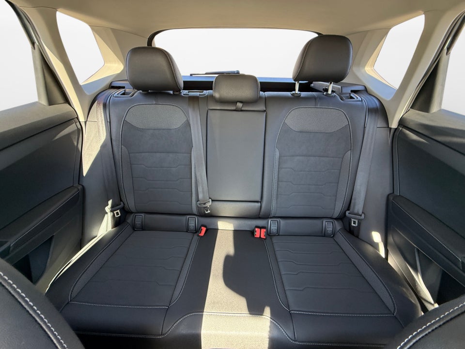 2026 Volkswagen Taos SE Black