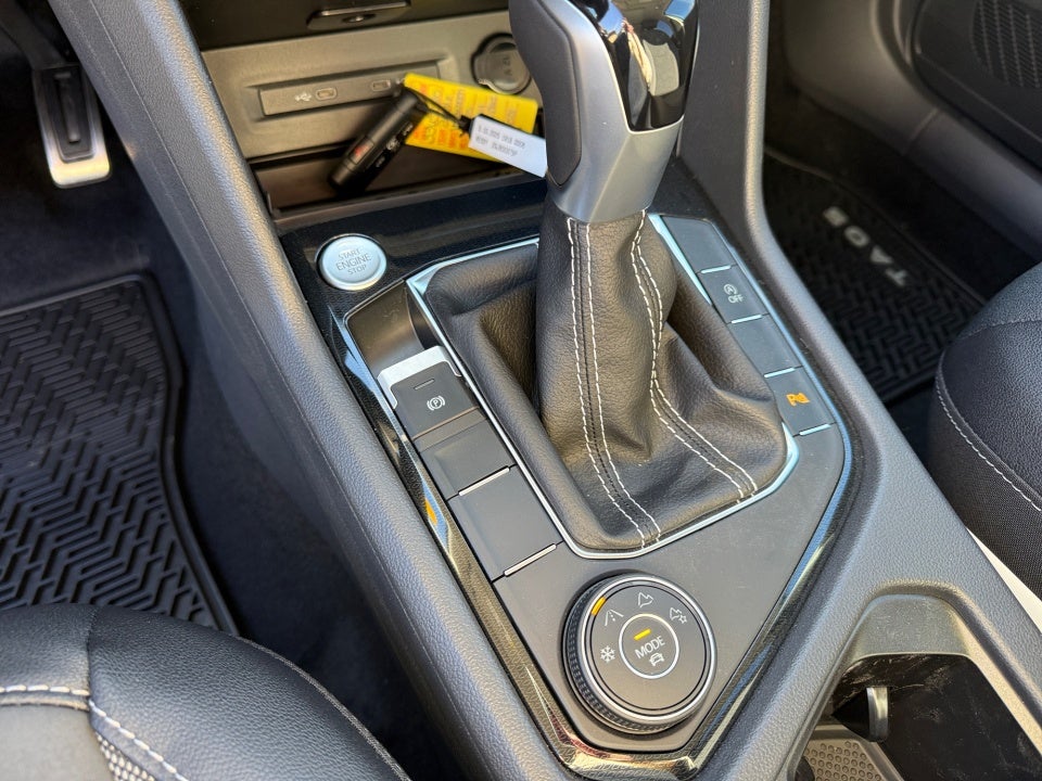 2026 Volkswagen Taos SE Black