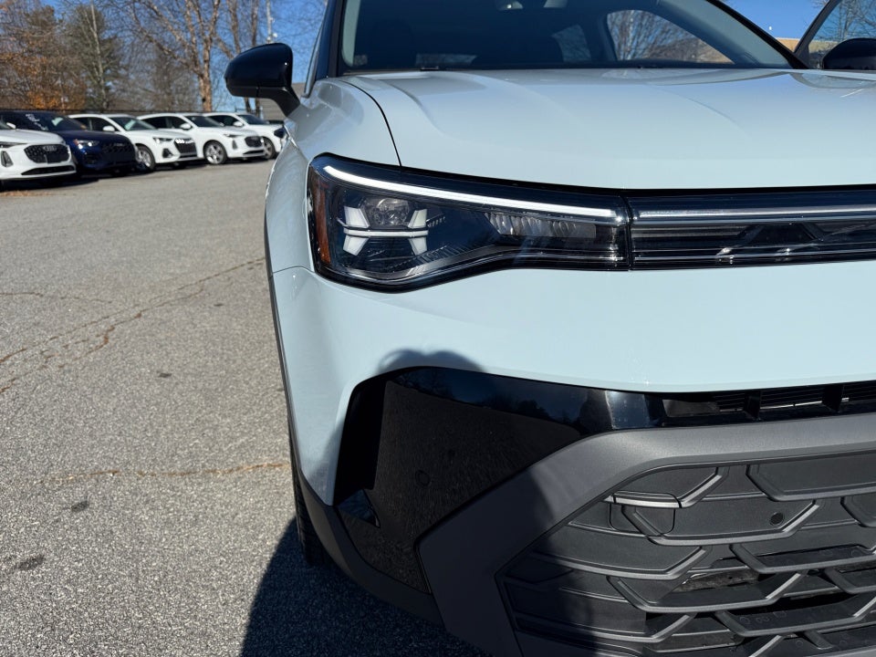 2026 Volkswagen Taos SE Black