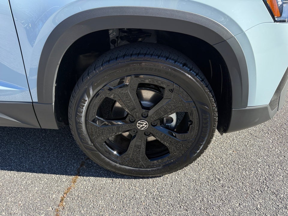 2026 Volkswagen Taos SE Black