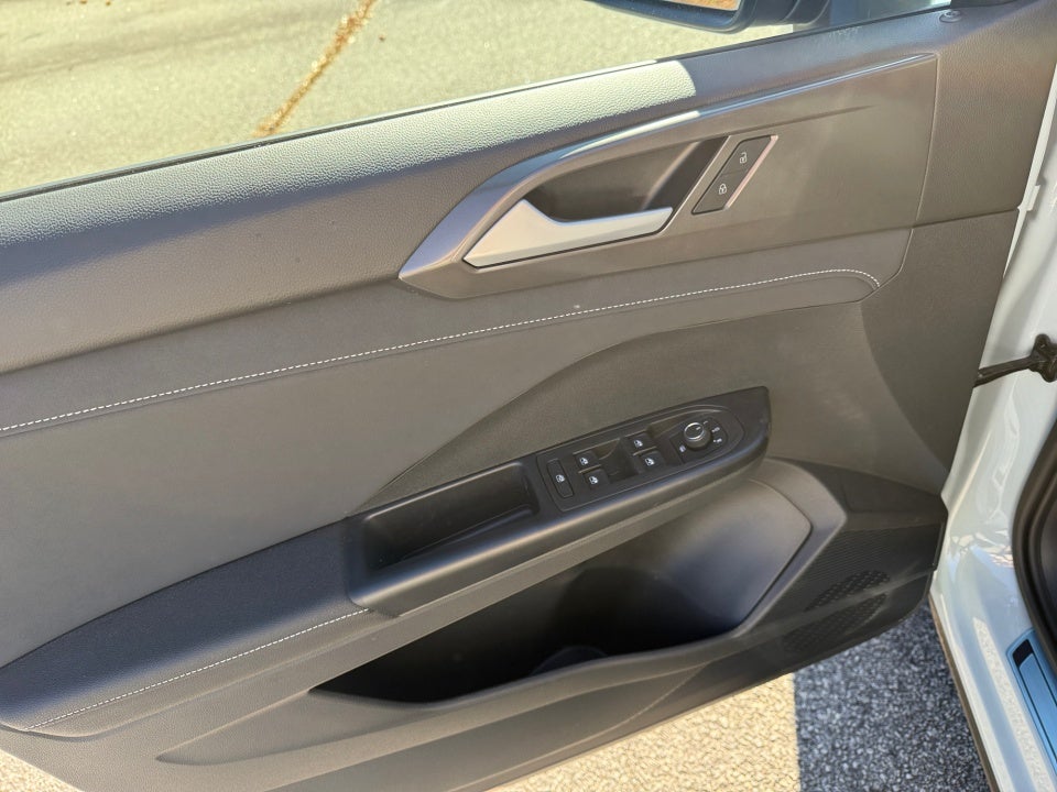 2026 Volkswagen Taos SE Black