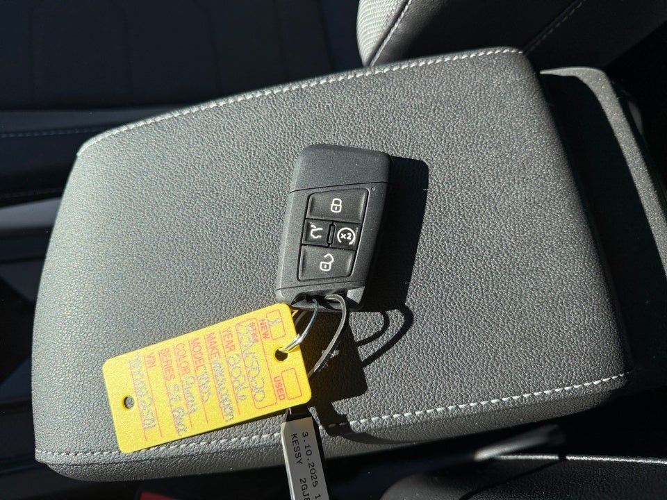 2026 Volkswagen Taos SE Black