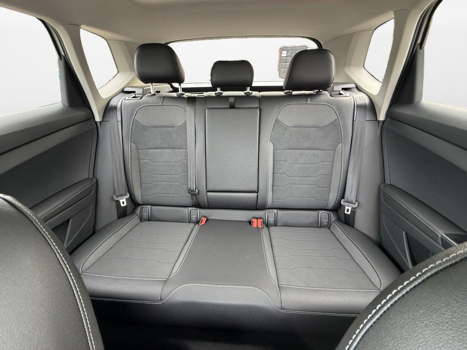 2026 Volkswagen Taos SE Black