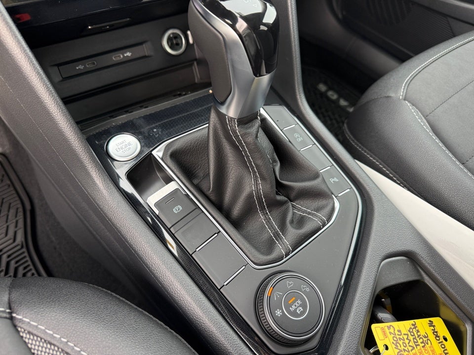 2026 Volkswagen Taos SE Black