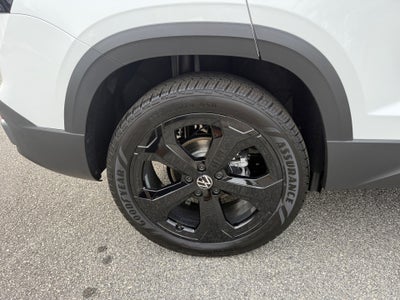 2026 Volkswagen Taos SE Black