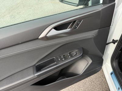 2026 Volkswagen Taos SE Black