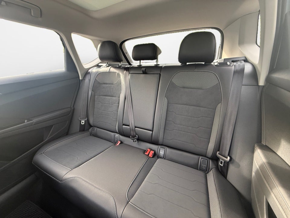 2027 Volkswagen Taos SE Black
