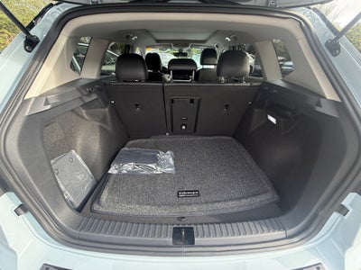 2027 Volkswagen Taos SE Black