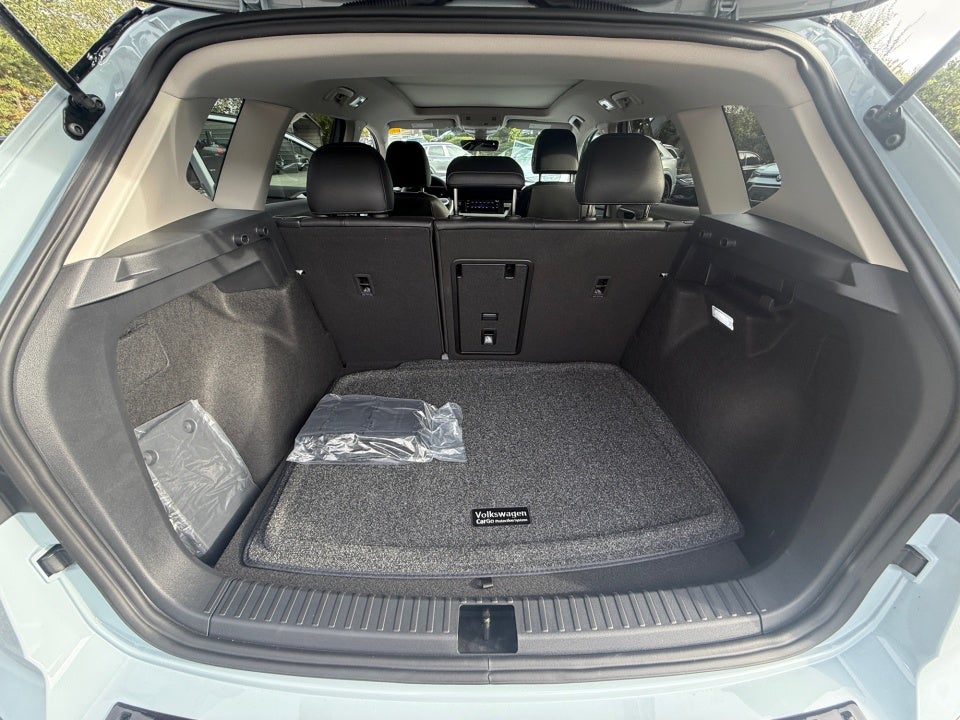 2027 Volkswagen Taos SE Black