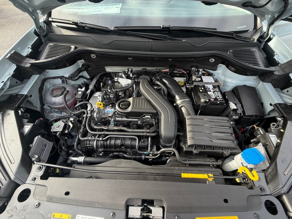 2027 Volkswagen Taos SE Black