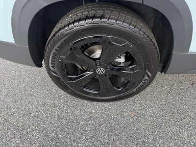 2027 Volkswagen Taos SE Black