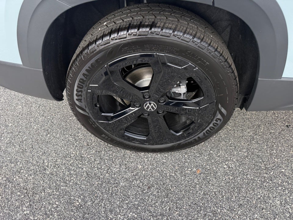 2027 Volkswagen Taos SE Black