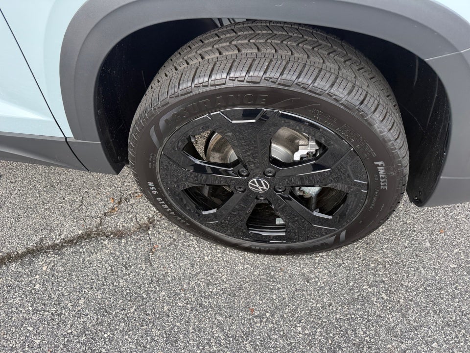 2027 Volkswagen Taos SE Black
