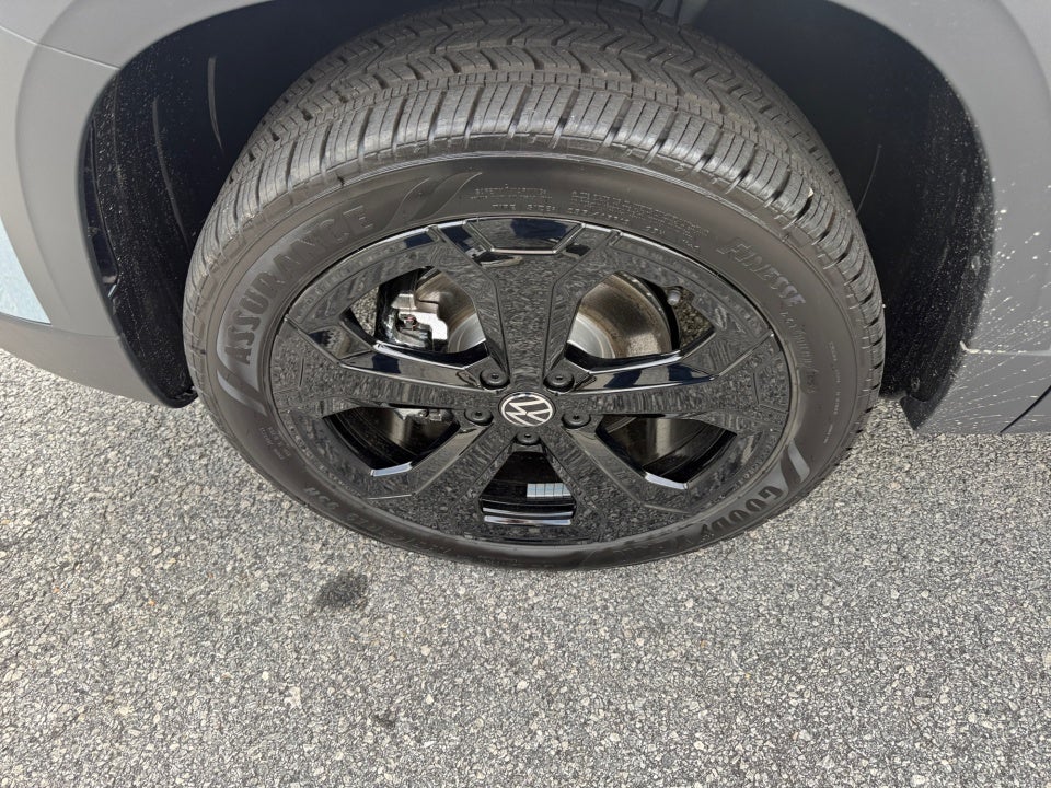 2027 Volkswagen Taos SE Black