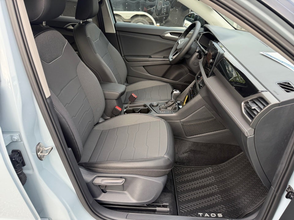 2027 Volkswagen Taos SE Black