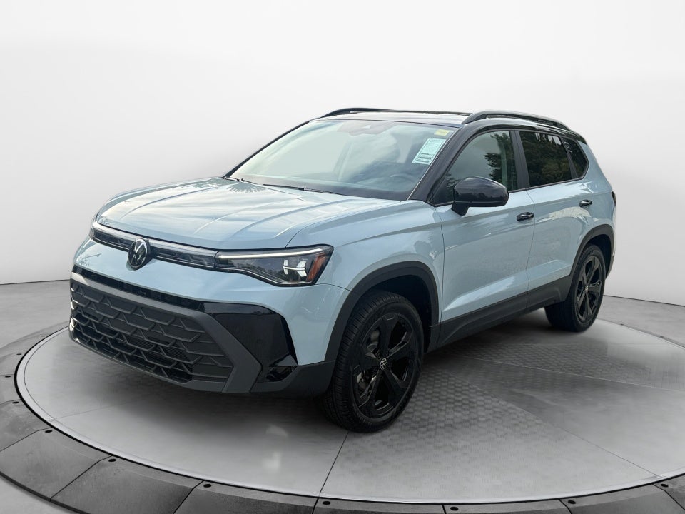 2027 Volkswagen Taos SE Black