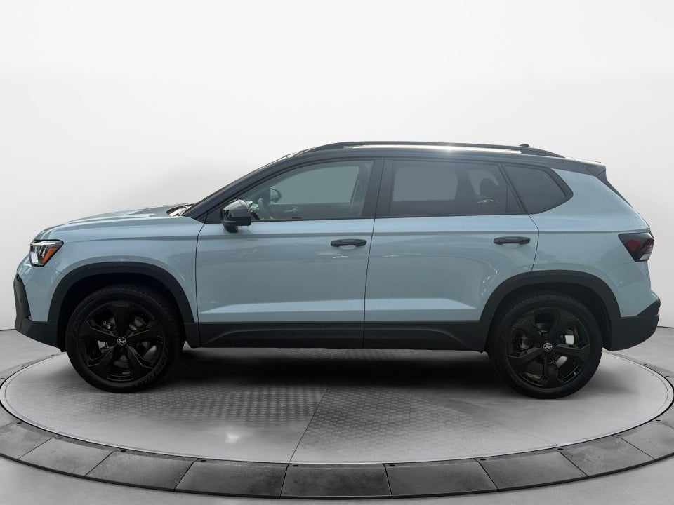 2027 Volkswagen Taos SE Black